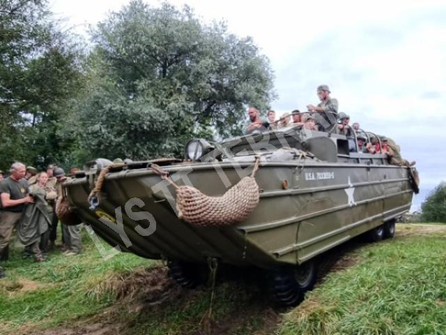  LOCATIONS VEHICULES MILIATIRE COMMEMORATIONS HISTORIQUES