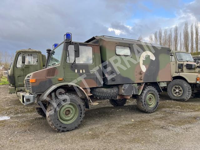 UNIMOG 435 AMBULANCE